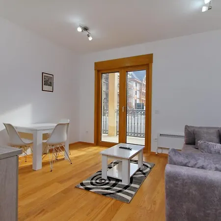 アパート Elza ズラティボール