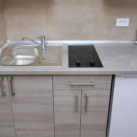 Elza アパート ズラティボール