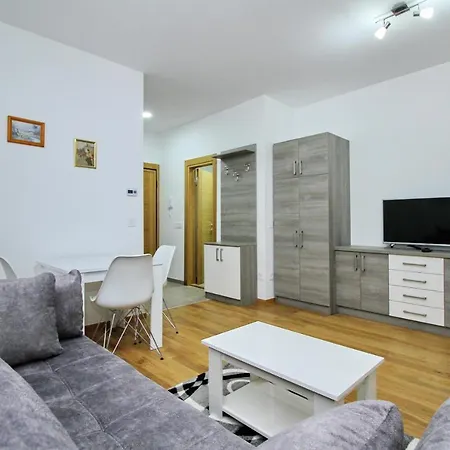 アパート Elza ズラティボール